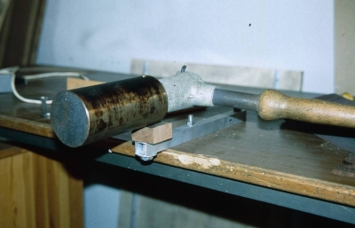 Umgebauter 500W Lötkolben als Biegeeisen. Temperaturregelung über Dimmer.