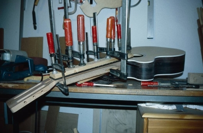 Griffbrett aufleimen